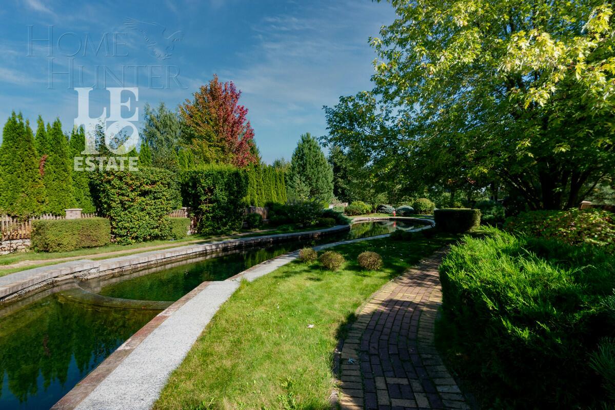 3-этажный коттедж 1 000 м² без отделки