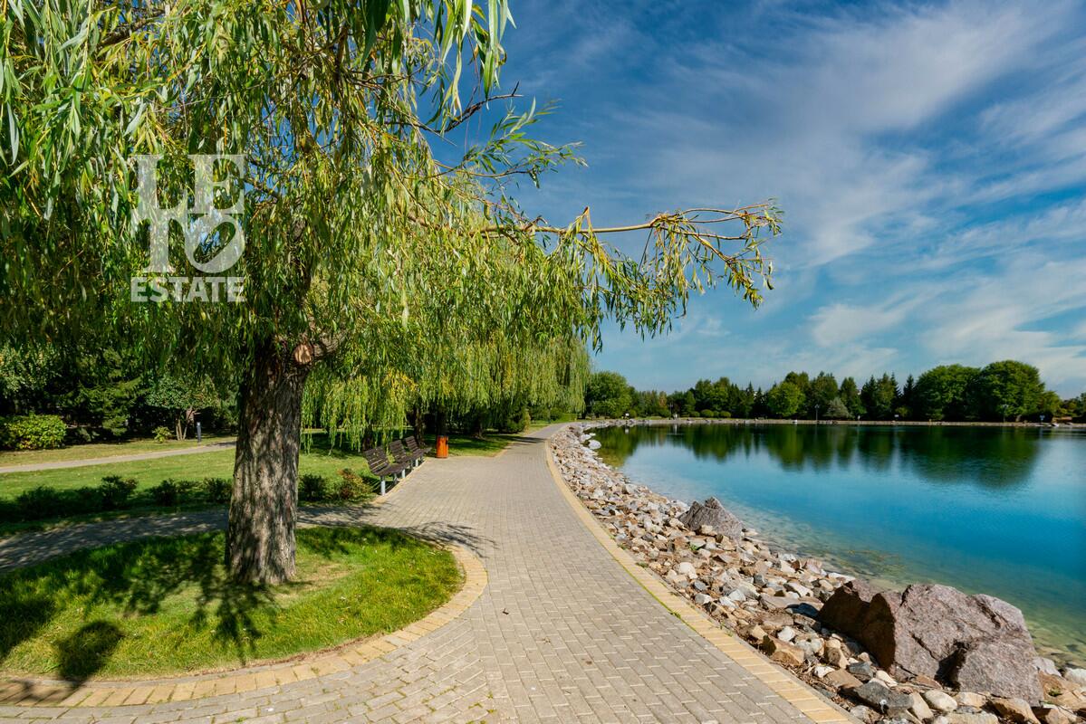 3-этажный коттедж 1 000 м² без отделки