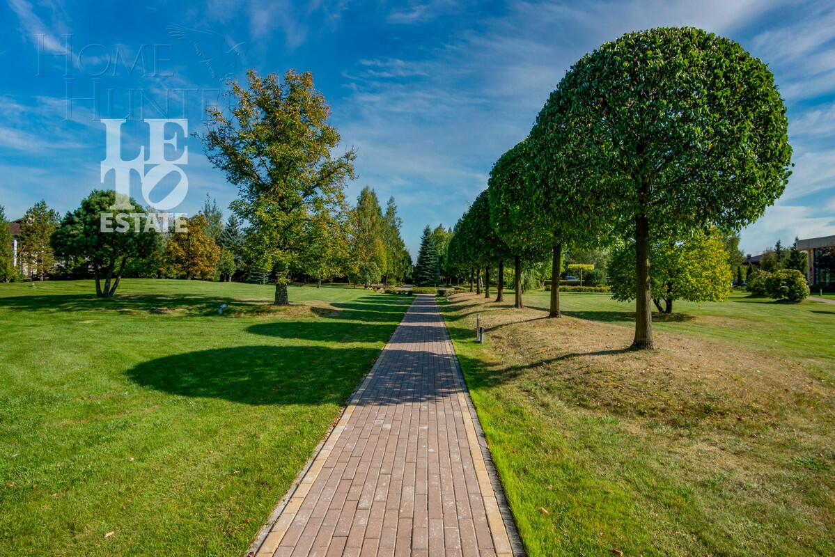 3-этажный коттедж 1 000 м² без отделки