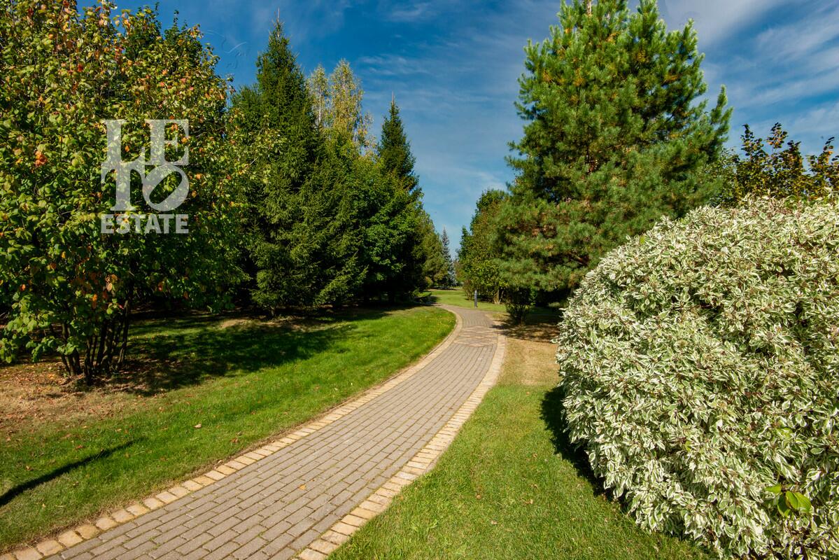 3-этажный коттедж 1 000 м² без отделки