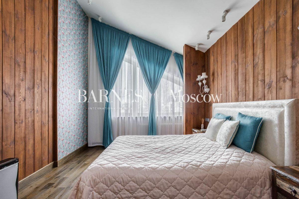 3-этажный коттедж 700 м² с отделкой