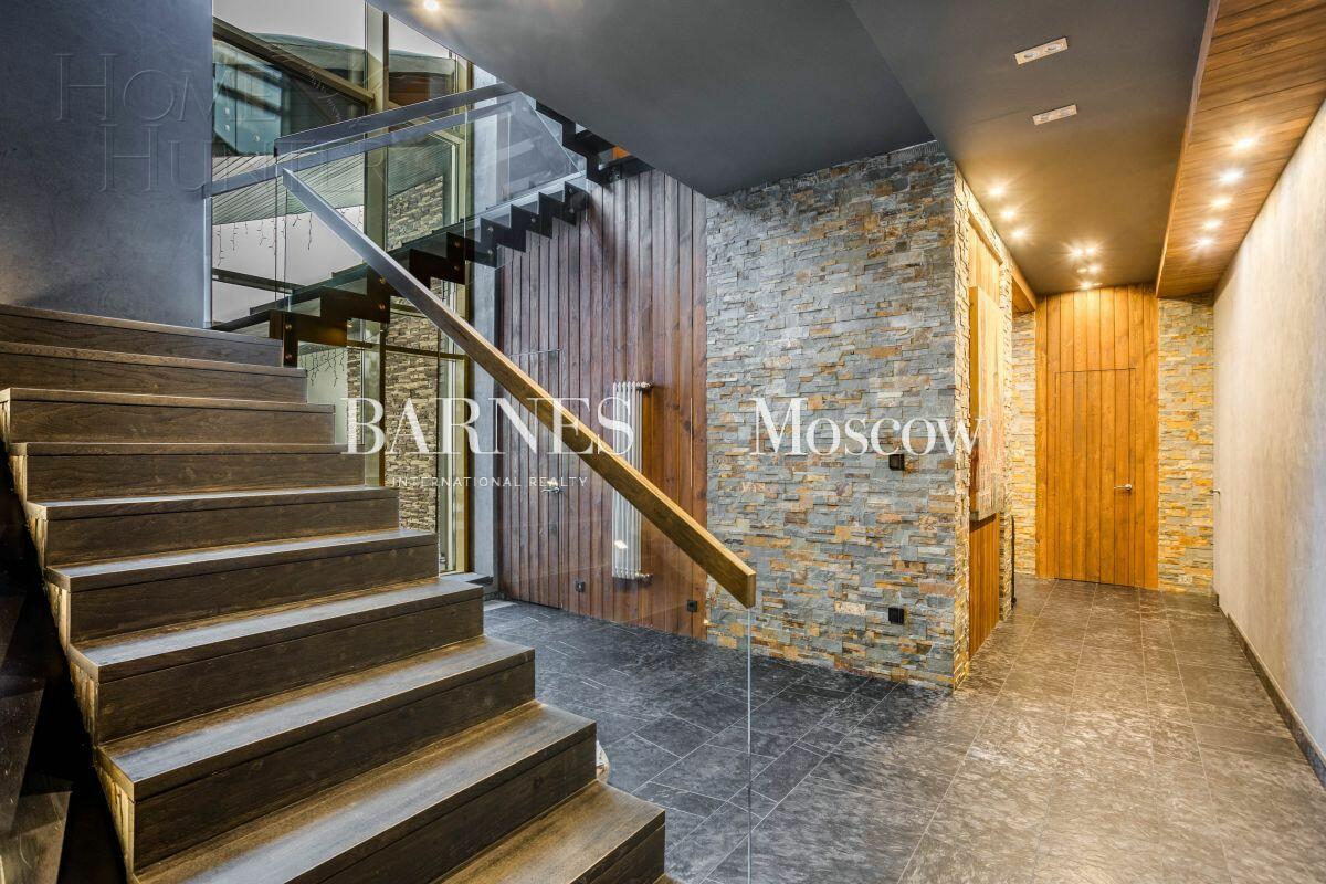 3-этажный коттедж 700 м² с отделкой