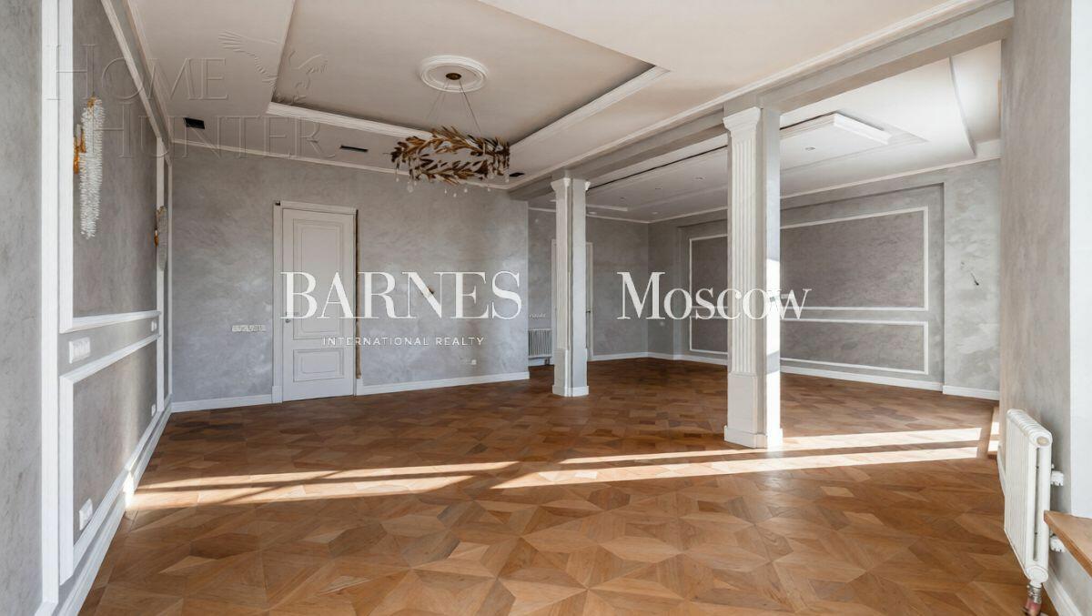 2-этажный коттедж 1 000 м² с отделкой