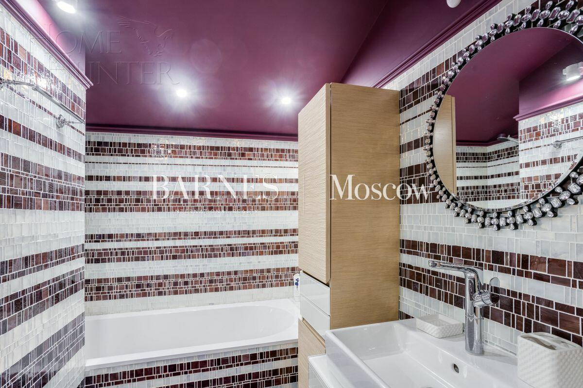 3-этажный коттедж 700 м² с отделкой