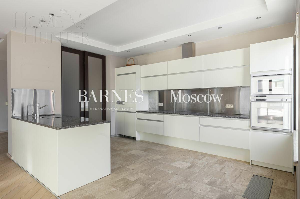 3-КОМН. КВАРТИРА С ОТДЕЛКОЙ 179.6 М² НА 3 ЭТАЖЕ