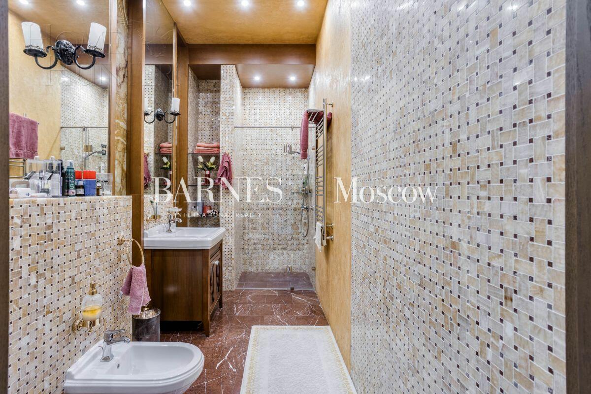 3-этажный коттедж 700 м² с отделкой