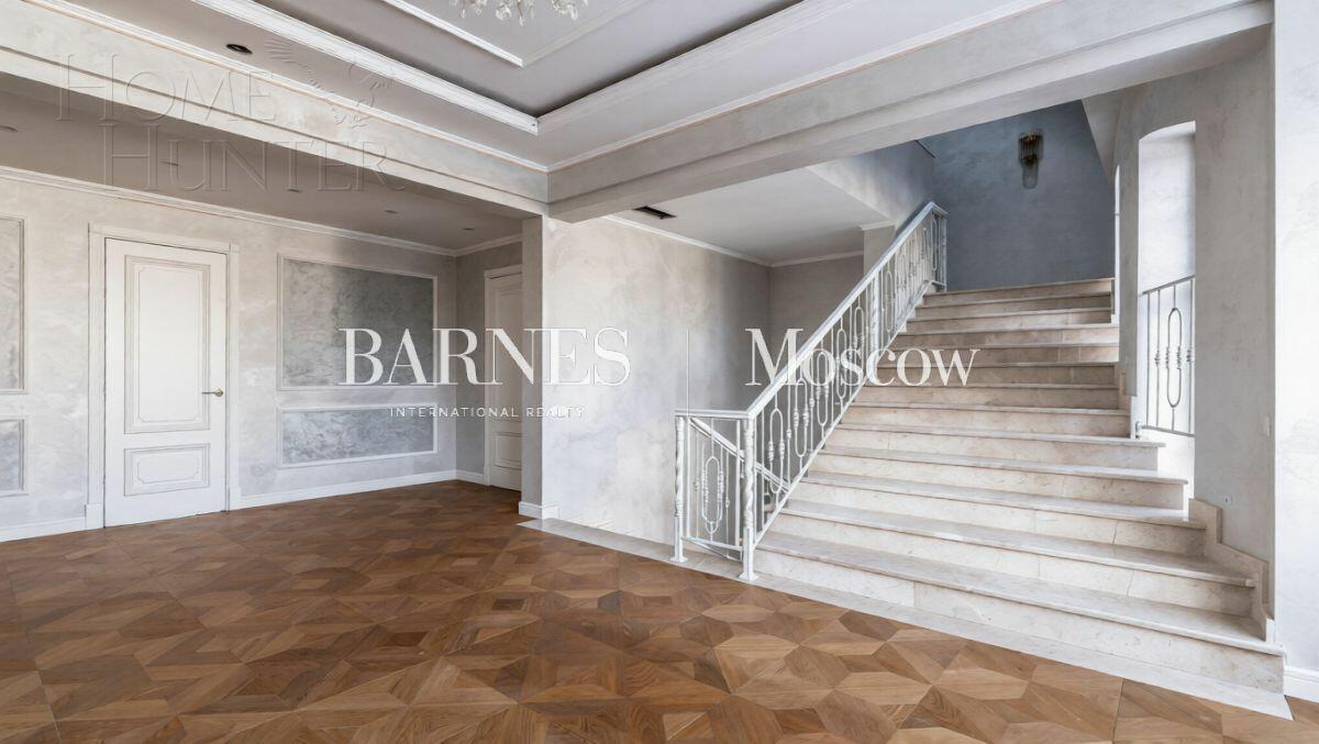 2-этажный коттедж 1 000 м² с отделкой