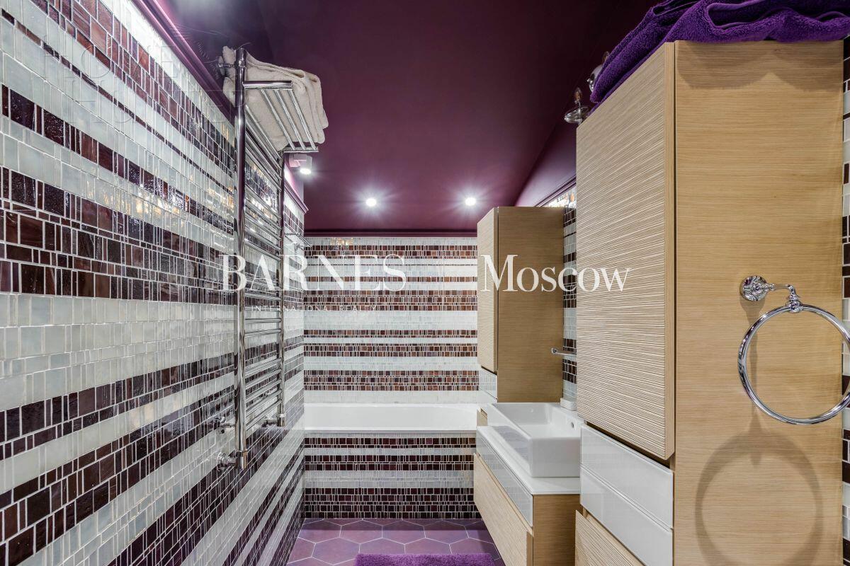 3-этажный коттедж 700 м² с отделкой