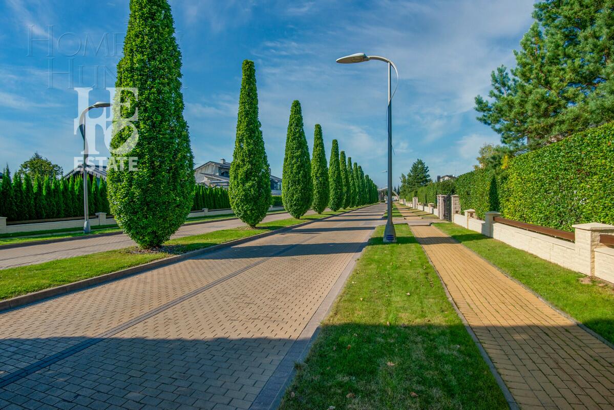 3-этажный коттедж 1 000 м² без отделки