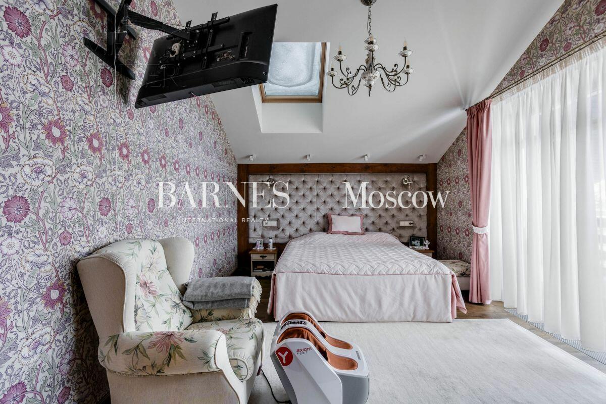 3-этажный коттедж 700 м² с отделкой