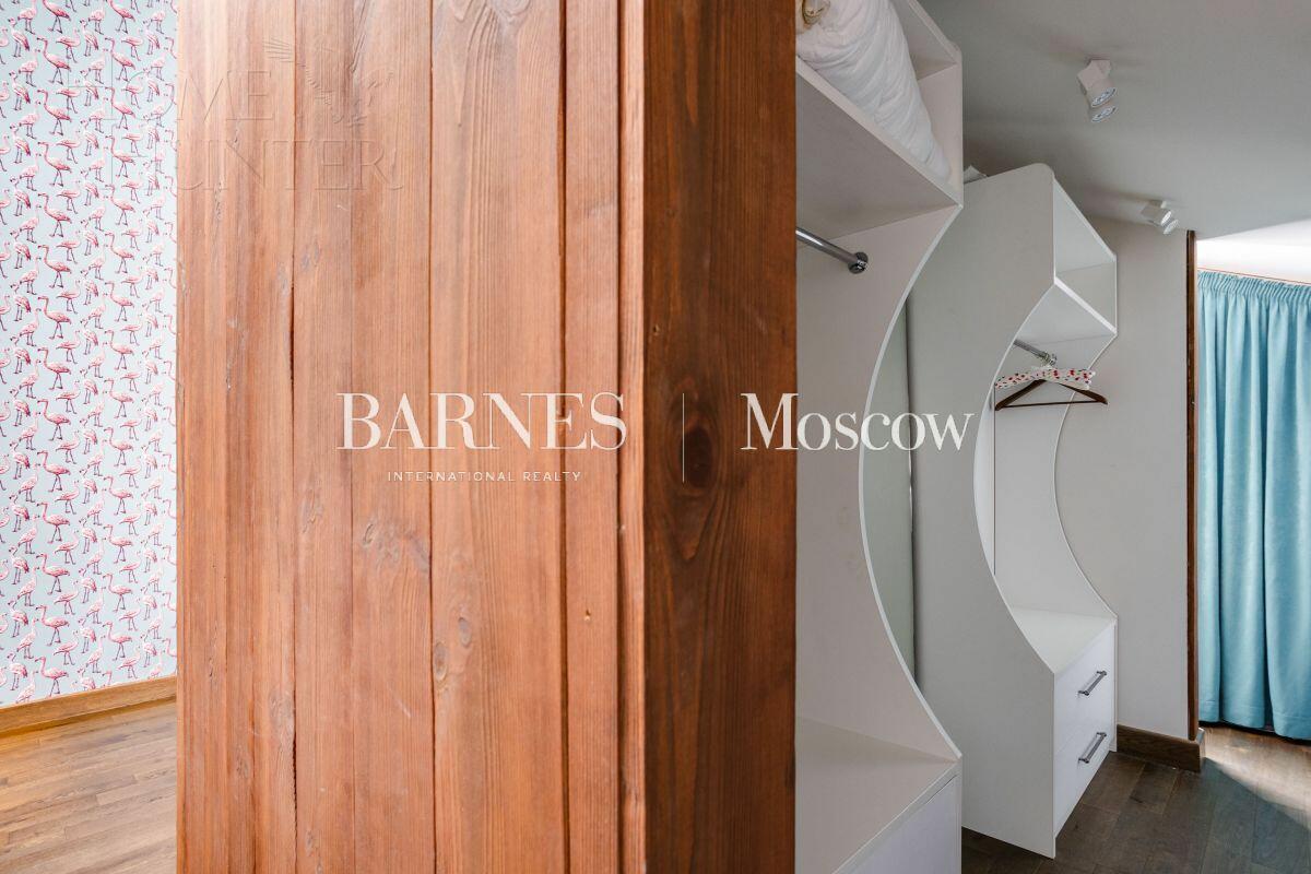 3-этажный коттедж 700 м² с отделкой