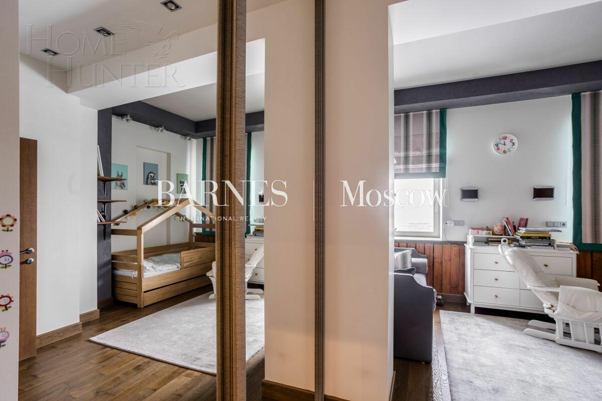 3-этажный коттедж 700 м² с отделкой