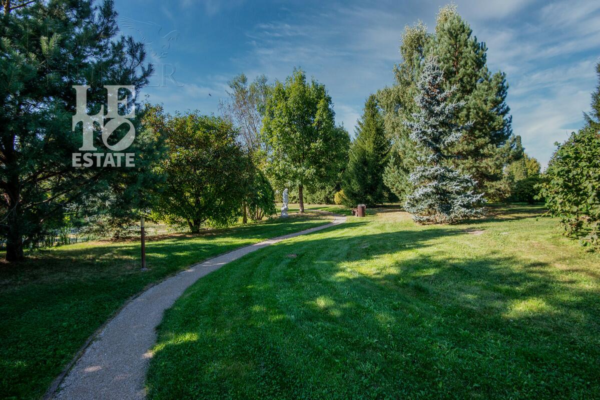 3-этажный коттедж 1 000 м² без отделки