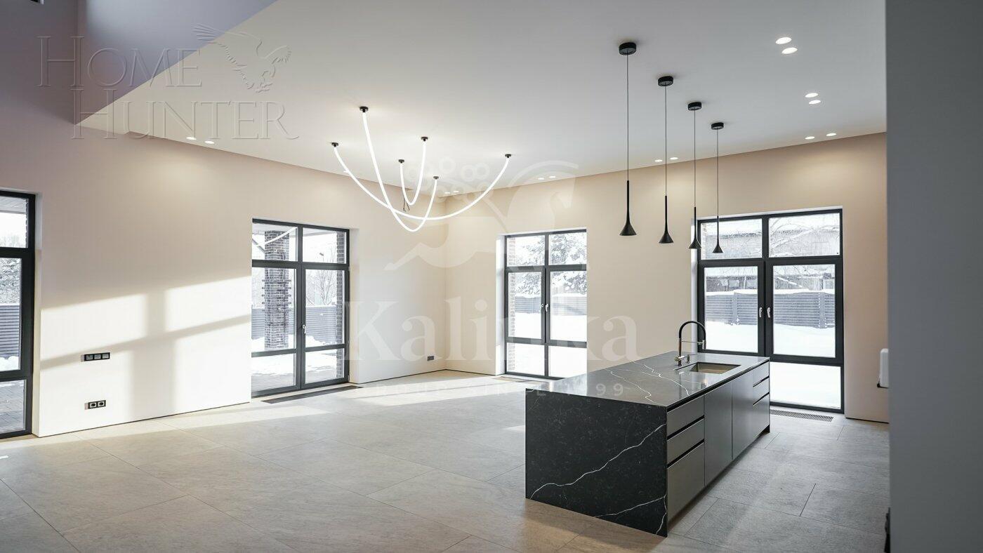 2-этажный коттедж 350 м² с отделкой