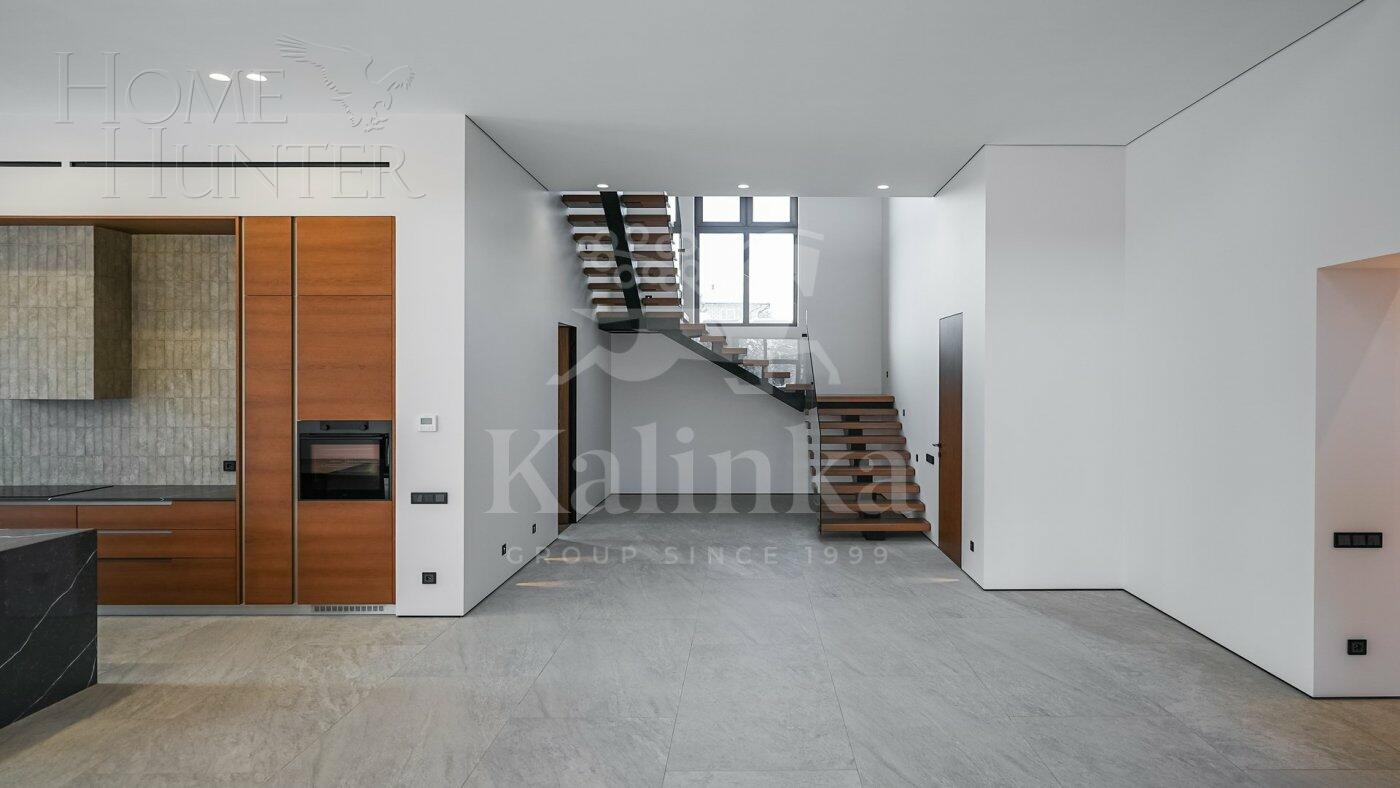 2-этажный коттедж 350 м² с отделкой