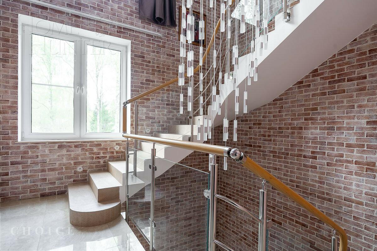 3-этажный таунхаус 600 м² с отделкой