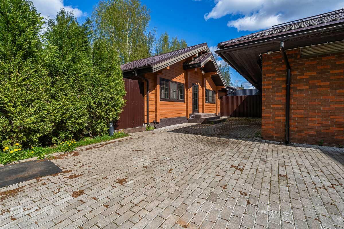 3-этажный таунхаус 600 м² с отделкой