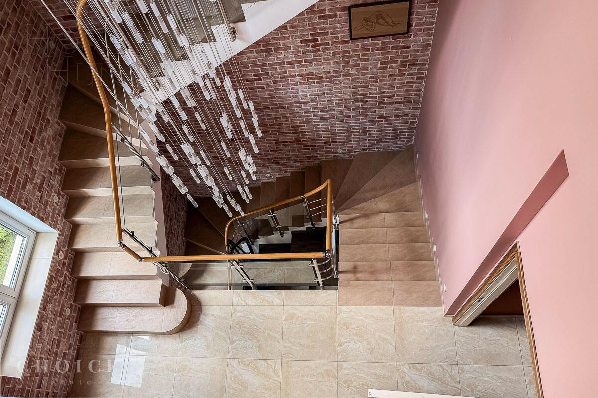 3-этажный таунхаус 600 м² с отделкой