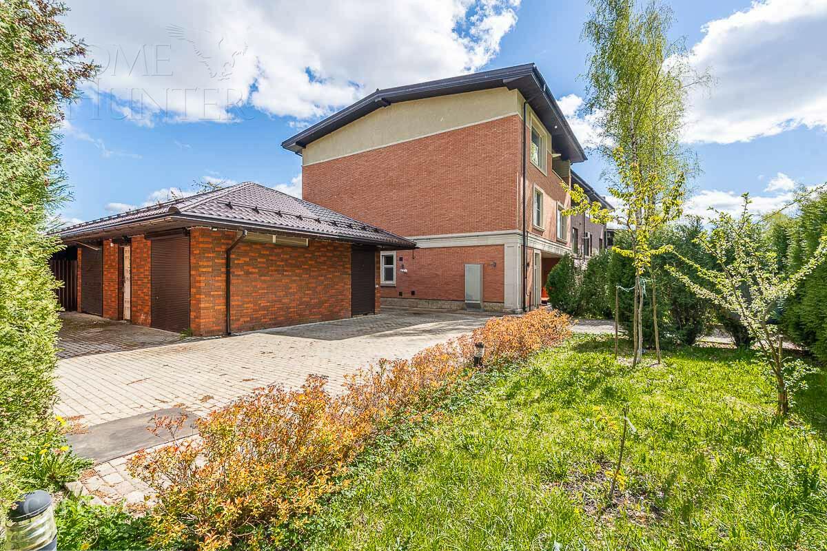 3-этажный таунхаус 600 м² с отделкой