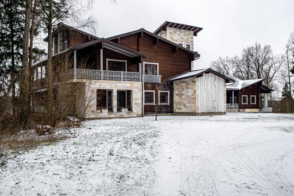 3-этажный коттедж 2 193.5 м² без отделки