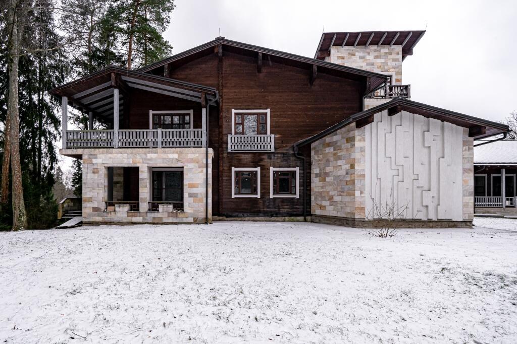 3-этажный коттедж 2 193.5 м² без отделки