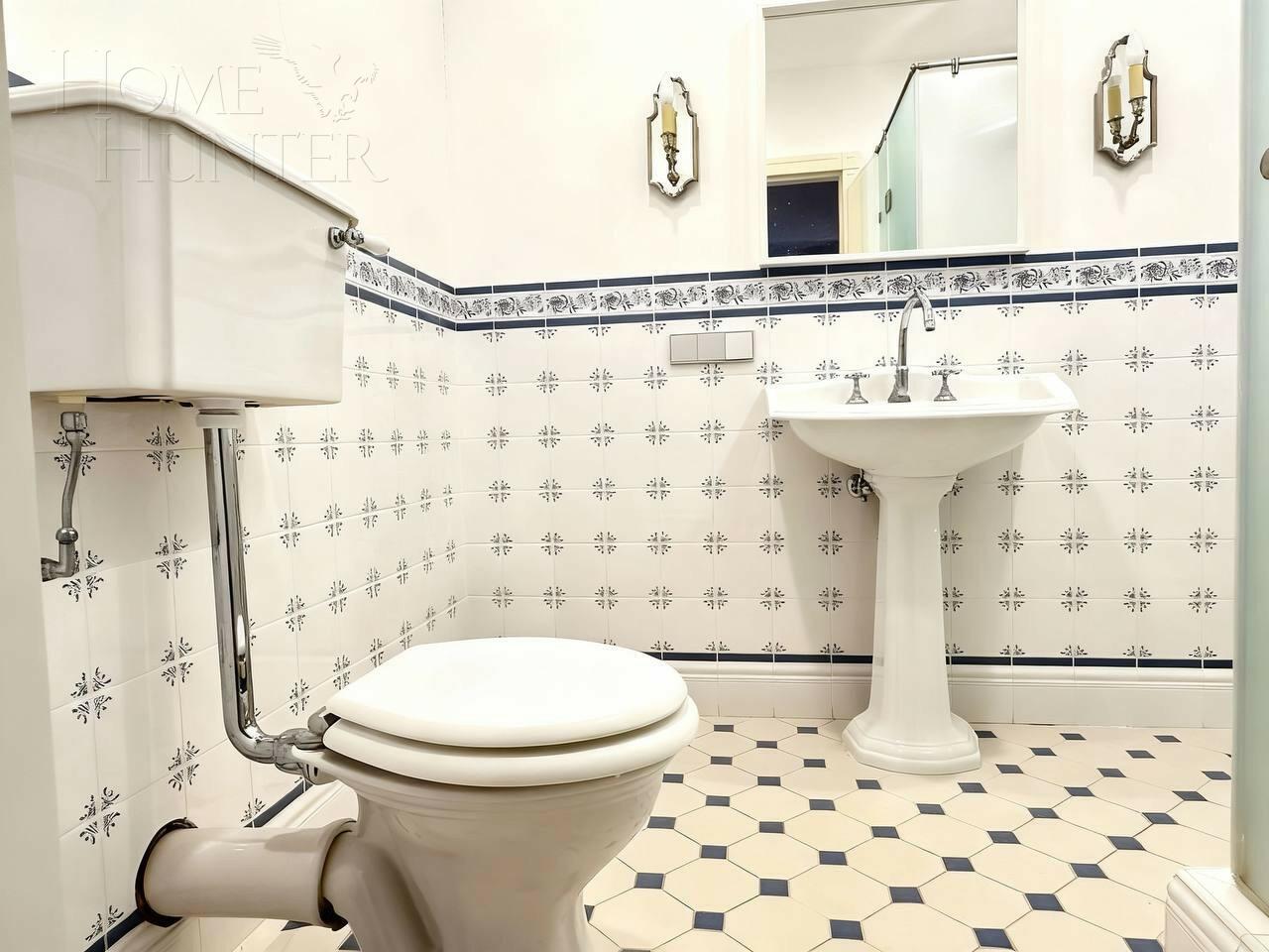 2-этажный коттедж 1 107 м² с отделкой