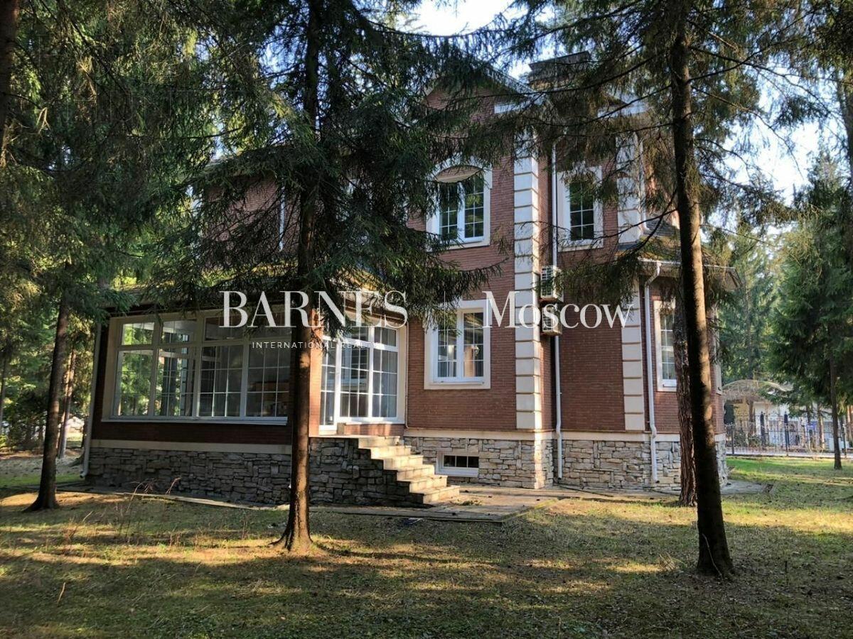 2-этажный коттедж 450 м² с отделкой