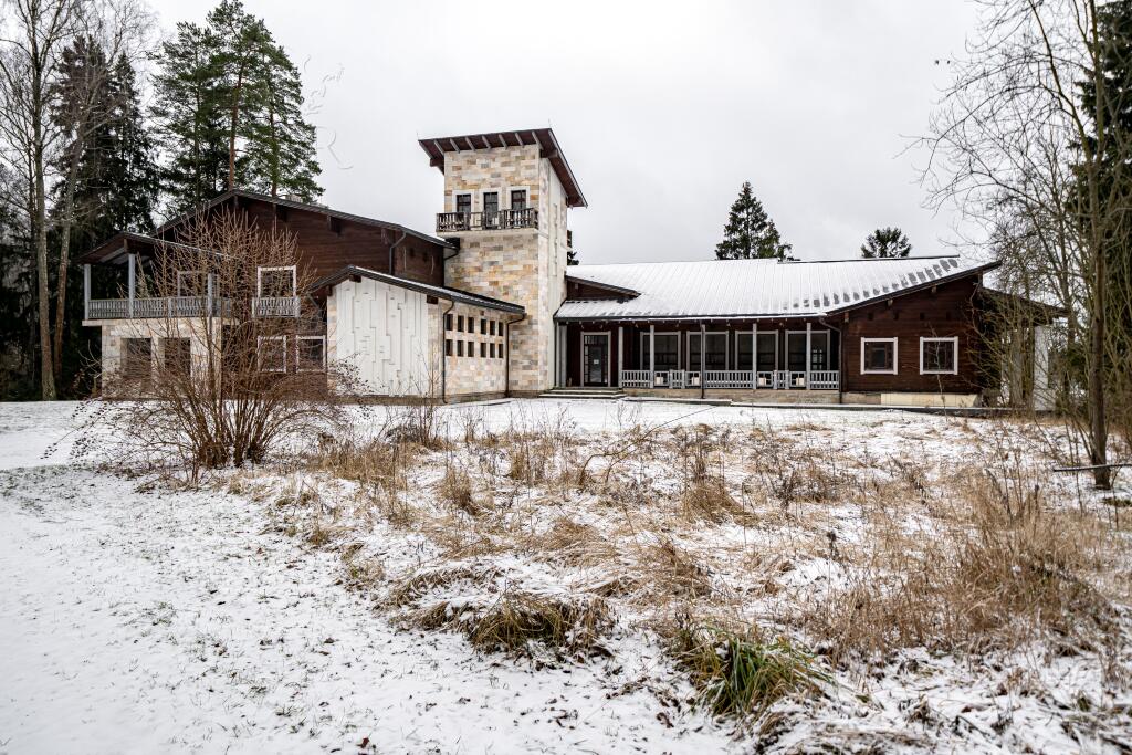 3-этажный коттедж 2 193.5 м² без отделки