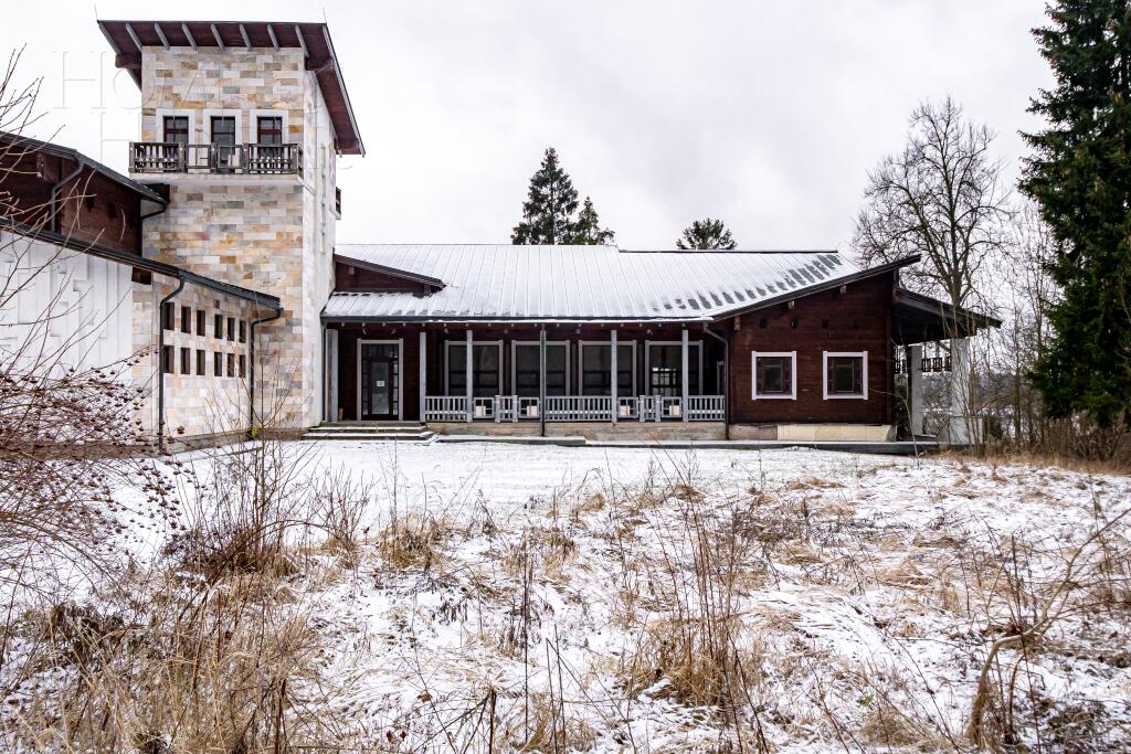 3-этажный коттедж 2 193.5 м² без отделки