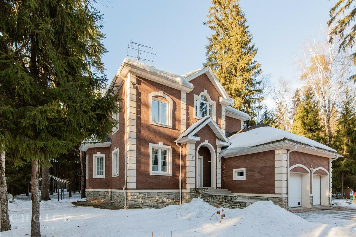 2-этажный коттедж 450 м² с отделкой