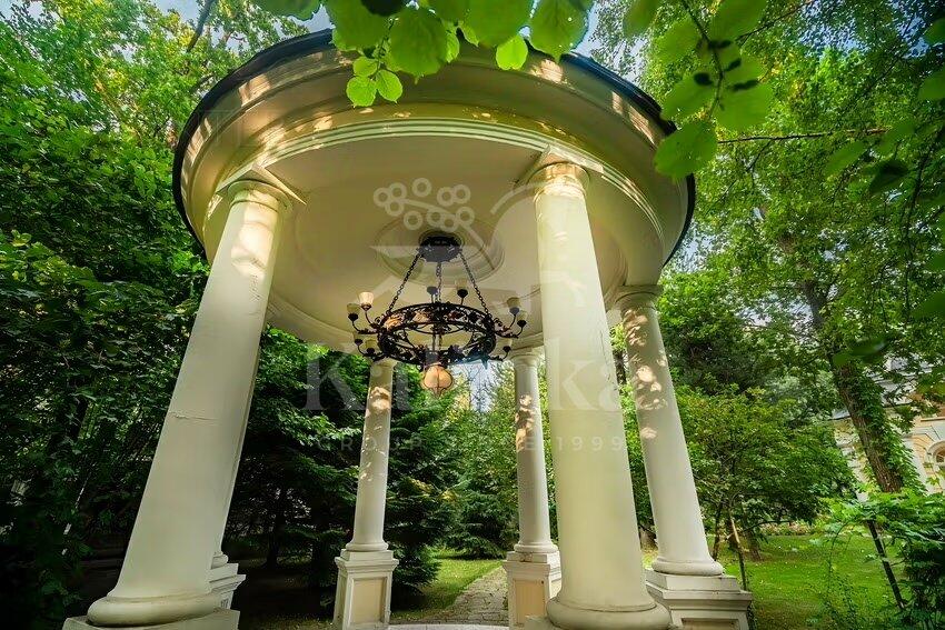 3-этажный коттедж 1 100 м² с отделкой