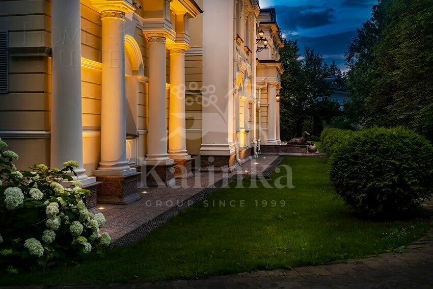 3-этажный коттедж 1 100 м² с отделкой