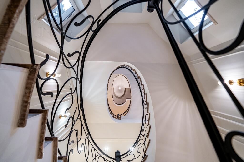 2-этажный коттедж 750 м² с отделкой