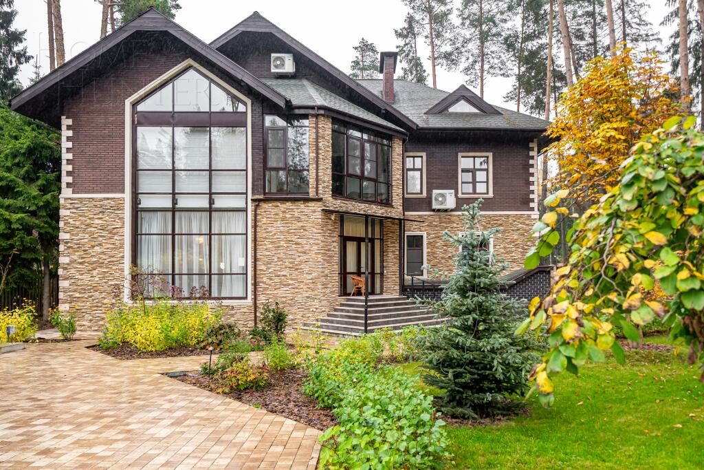 2-этажный коттедж 750 м² с отделкой