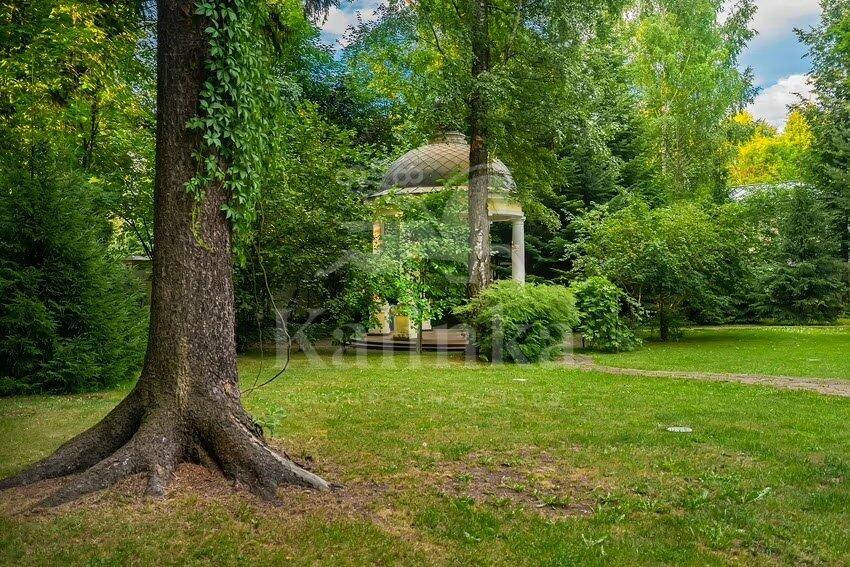 3-этажный коттедж 1 100 м² с отделкой