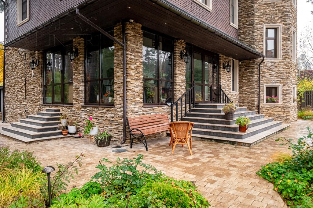 2-этажный коттедж 750 м² с отделкой