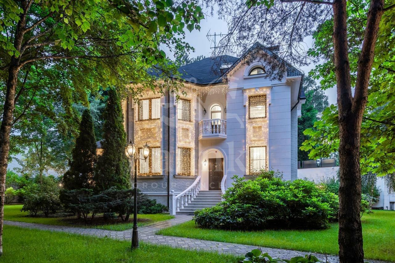 2-этажный коттедж 450 м² с отделкой