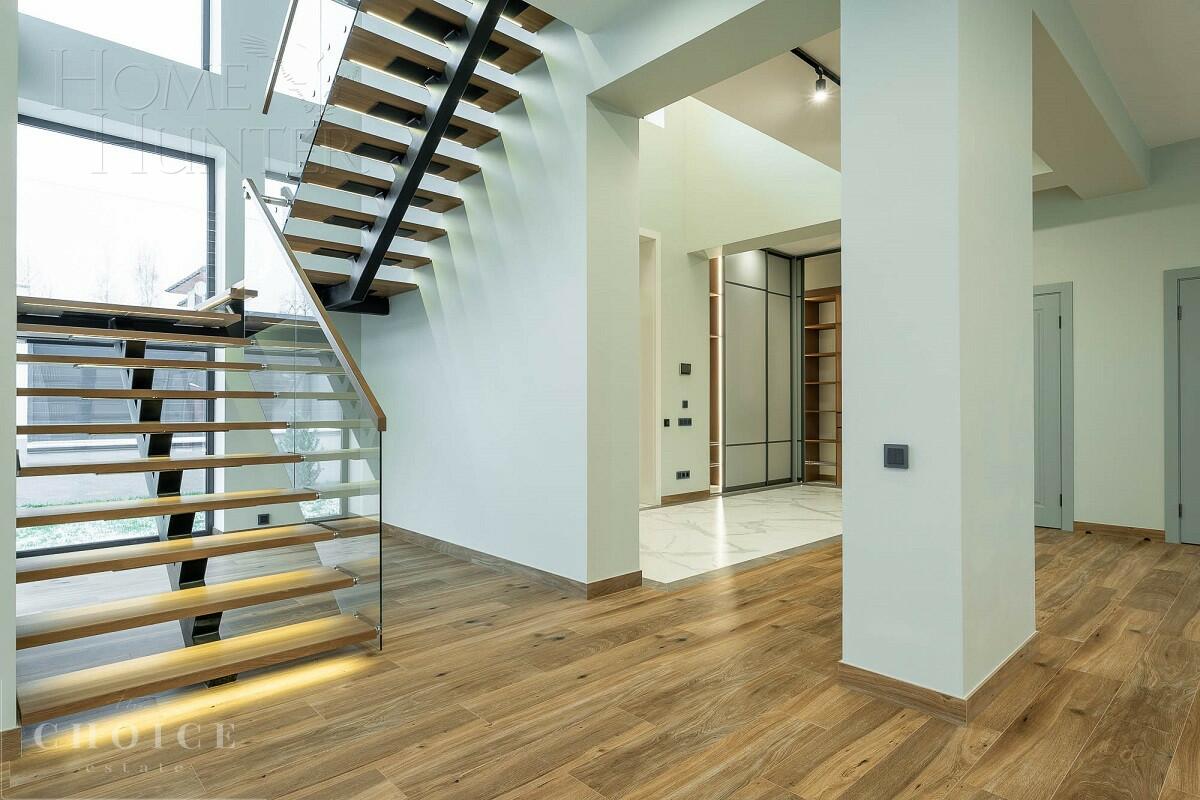 2-этажный коттедж 290 м² с отделкой