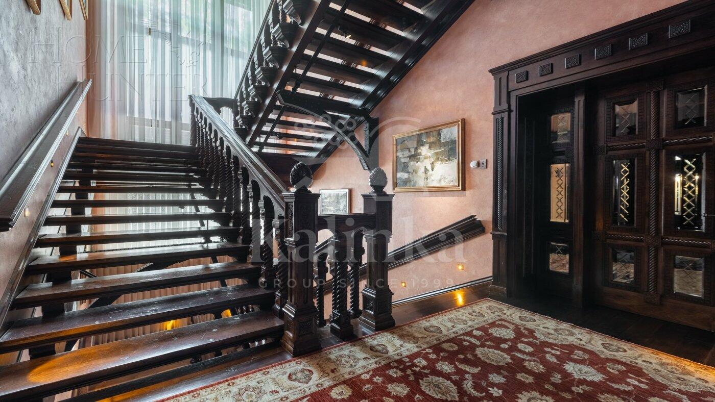 2-этажный коттедж 1 091 м² с отделкой