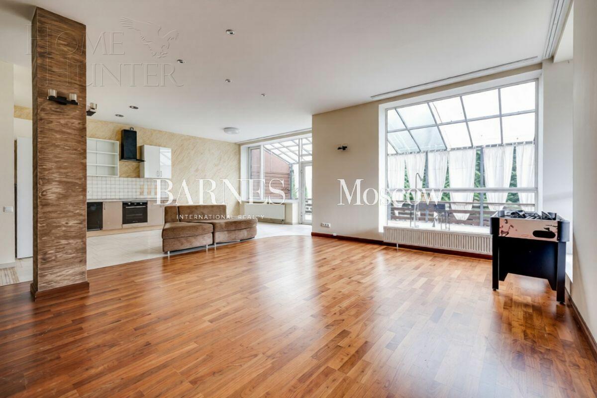 3-этажный таунхаус 405 м² с отделкой