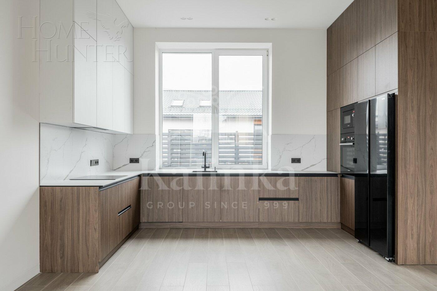 2-этажный коттедж 200 м² с отделкой