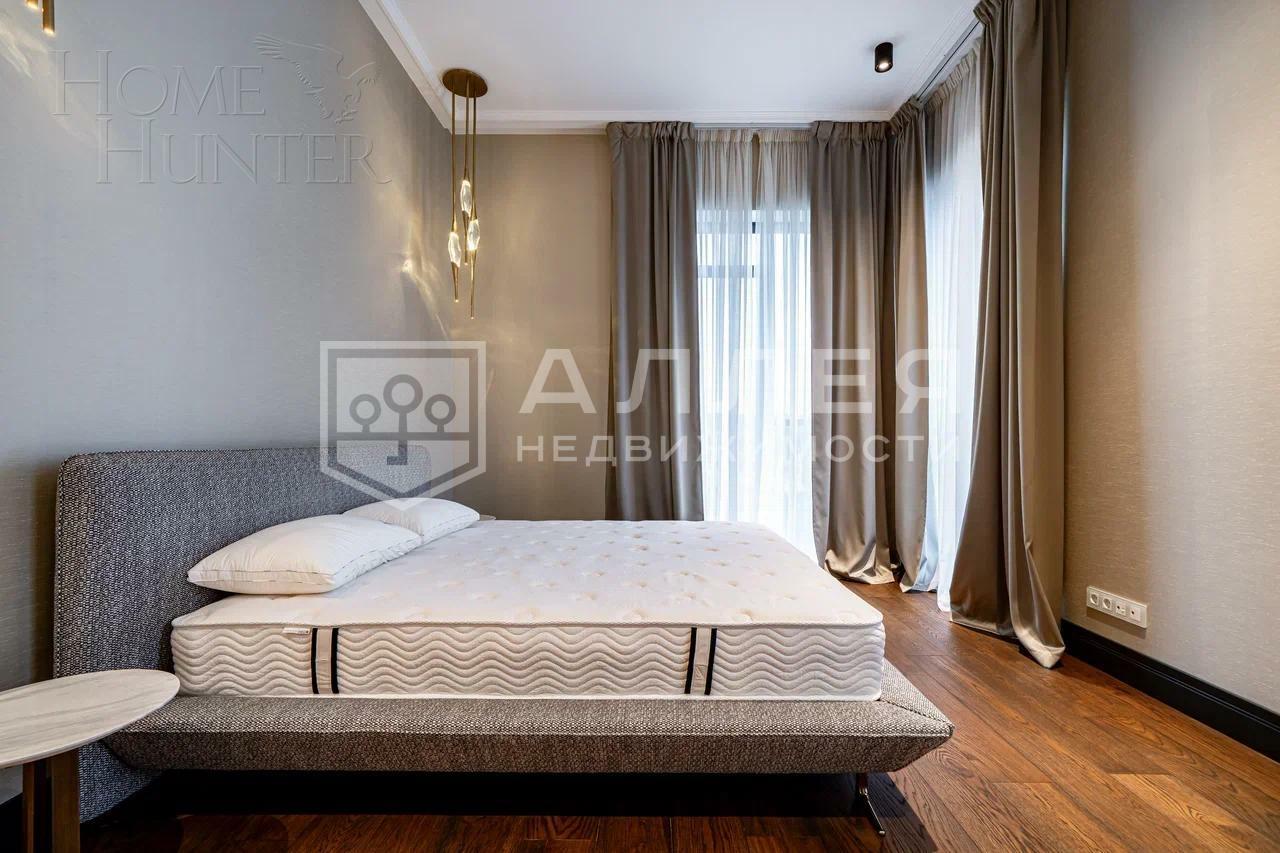 3-этажный таунхаус 310 м² с отделкой