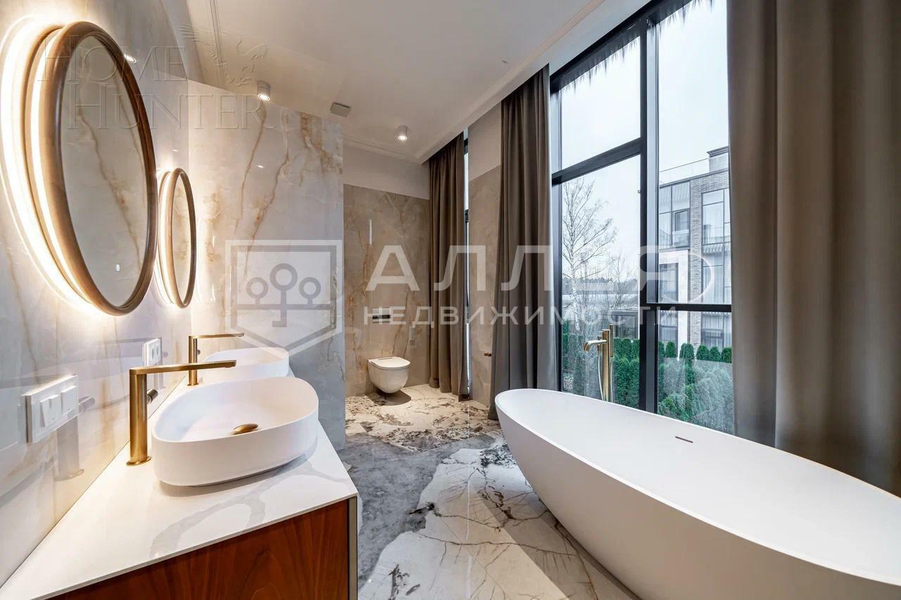 3-этажный таунхаус 310 м² с отделкой