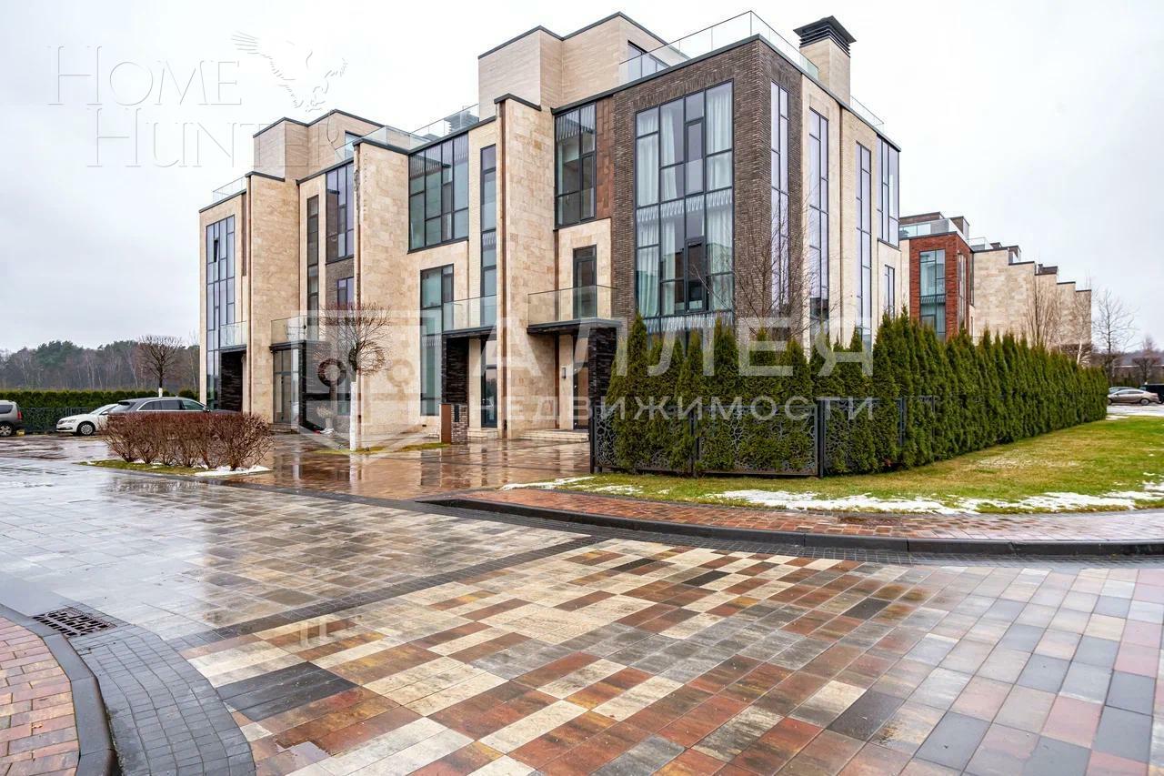 3-этажный таунхаус 310 м² с отделкой