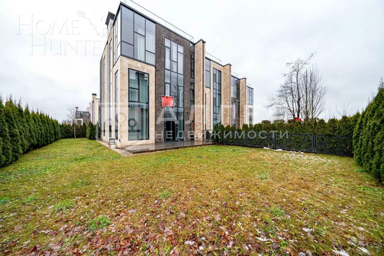 3-этажный таунхаус 310 м² с отделкой