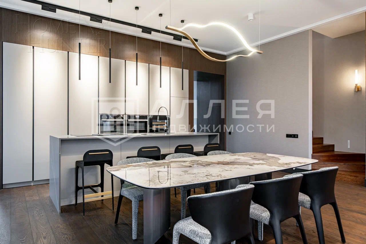 3-этажный таунхаус 310 м² с отделкой