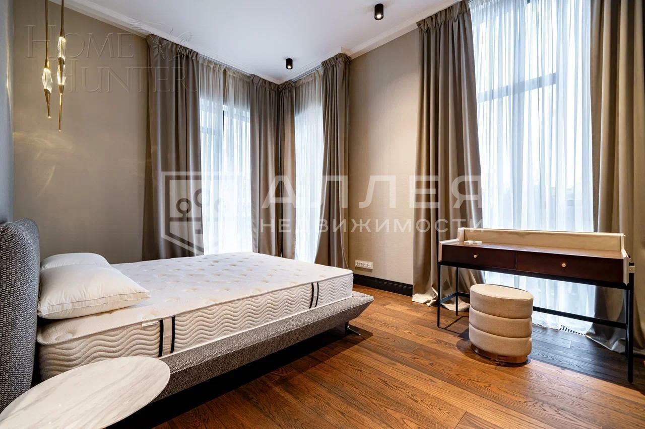 3-этажный таунхаус 310 м² с отделкой