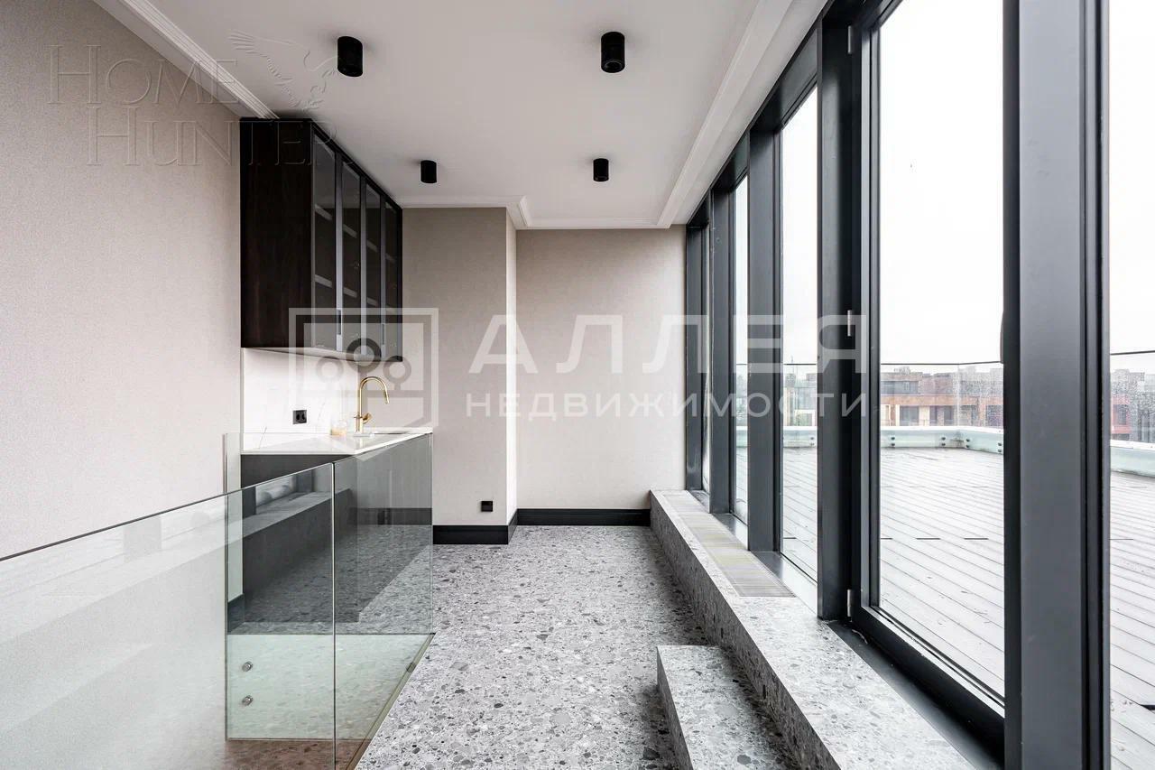 3-этажный таунхаус 310 м² с отделкой