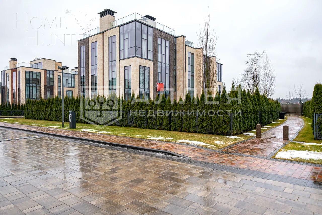 3-этажный таунхаус 310 м² с отделкой