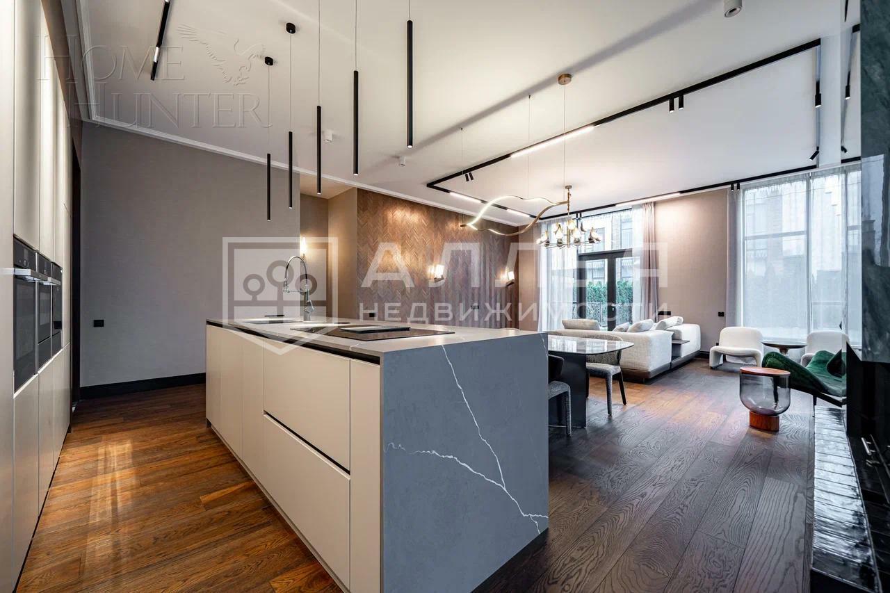 3-этажный таунхаус 310 м² с отделкой